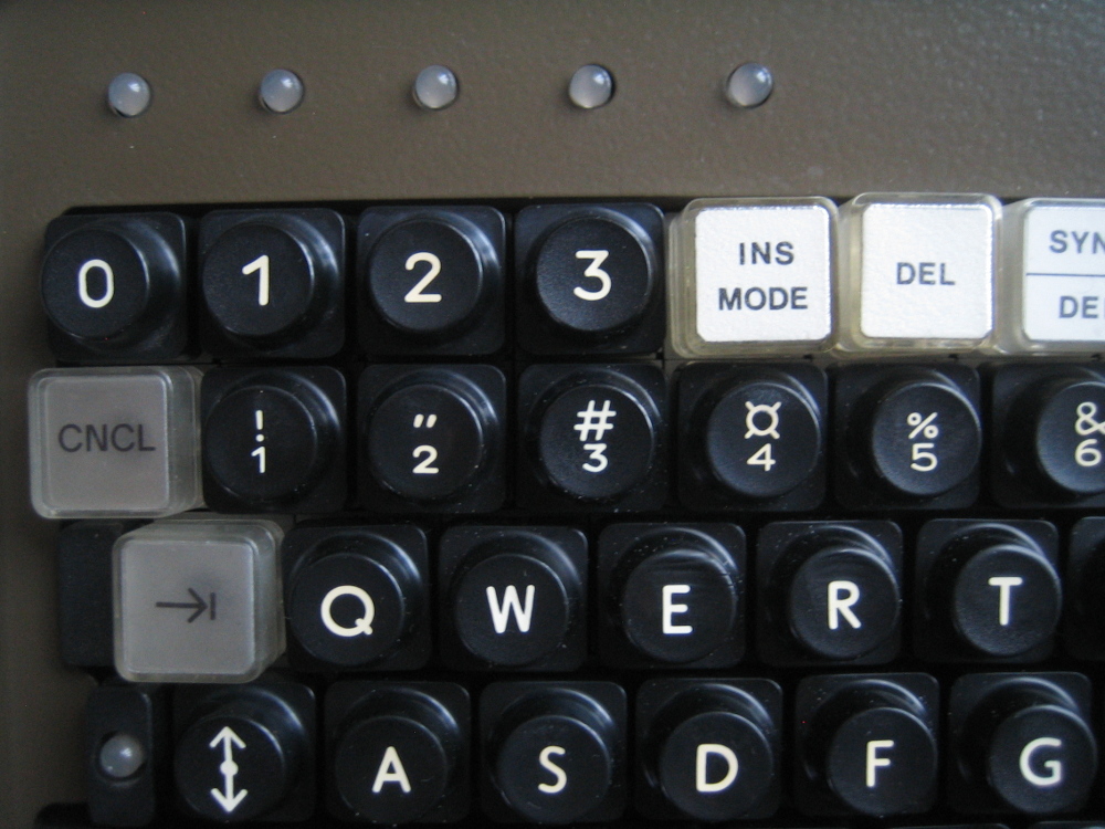 caps_qwert.JPG