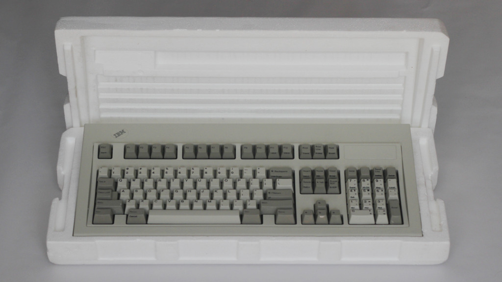 IBM_Model_M_terminal_1392595_19870616_box_open_1024x576.jpg