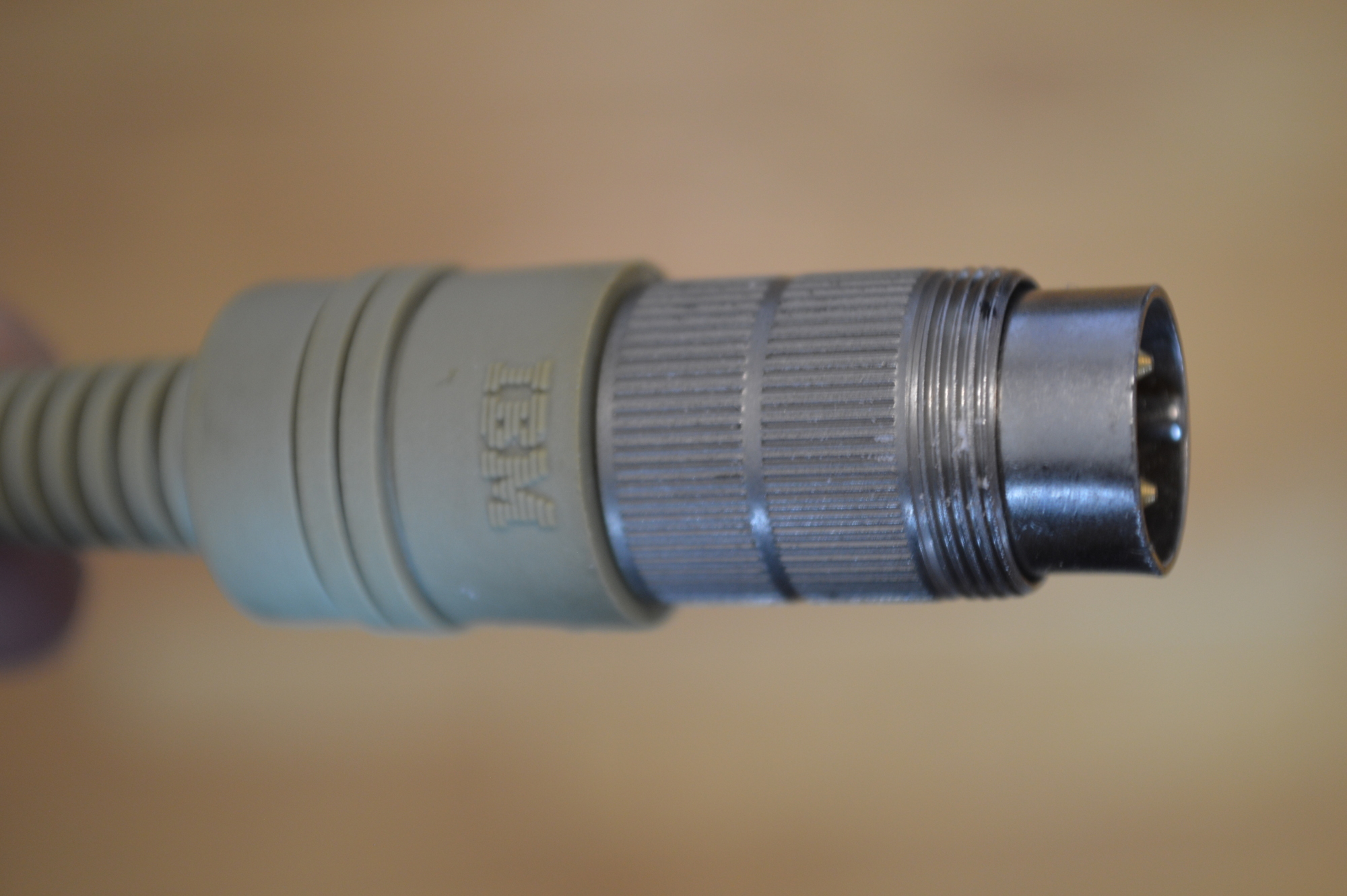 ibm_f122_connector_2.jpg