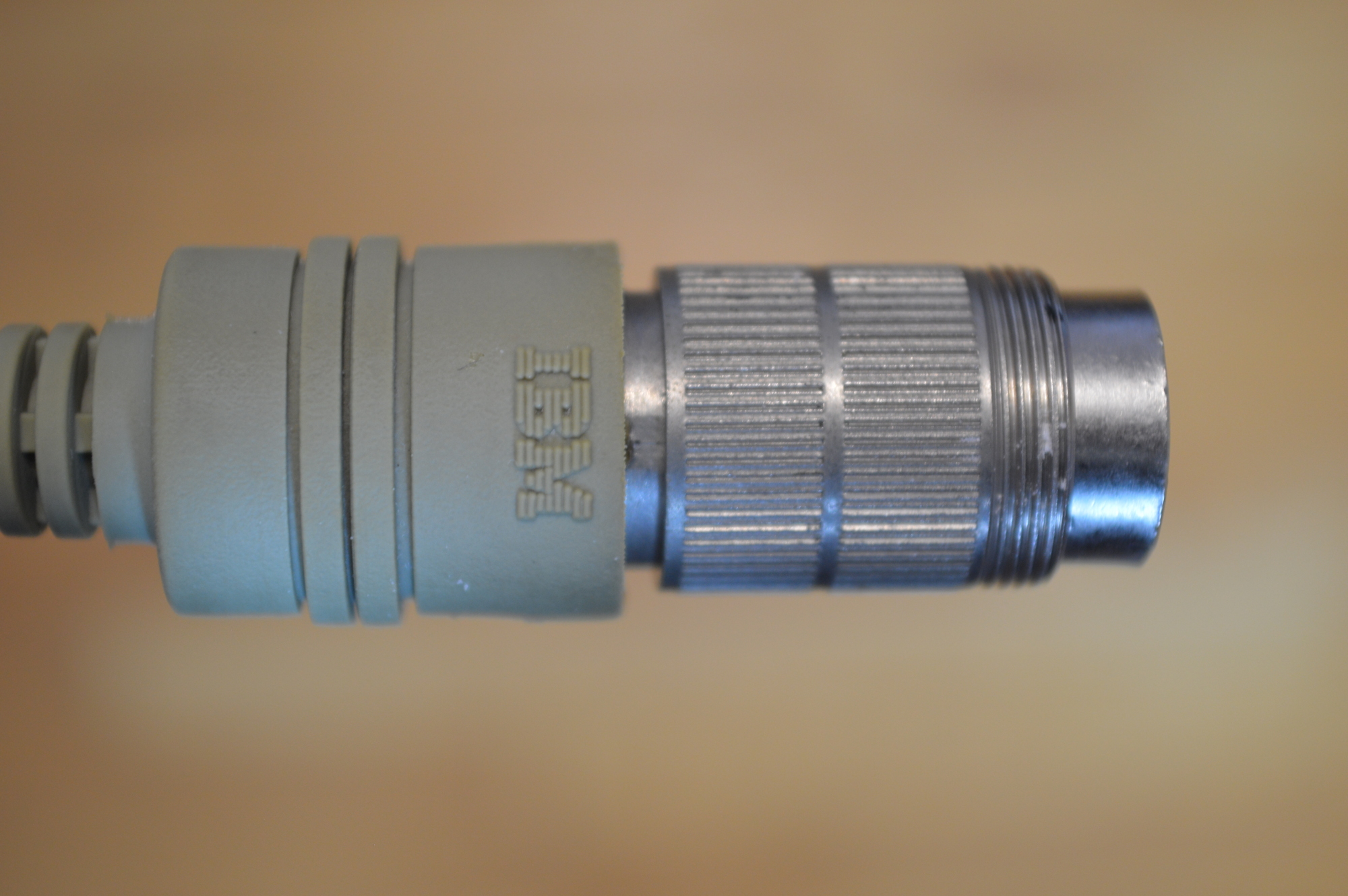 ibm_f122_connector_3.jpg