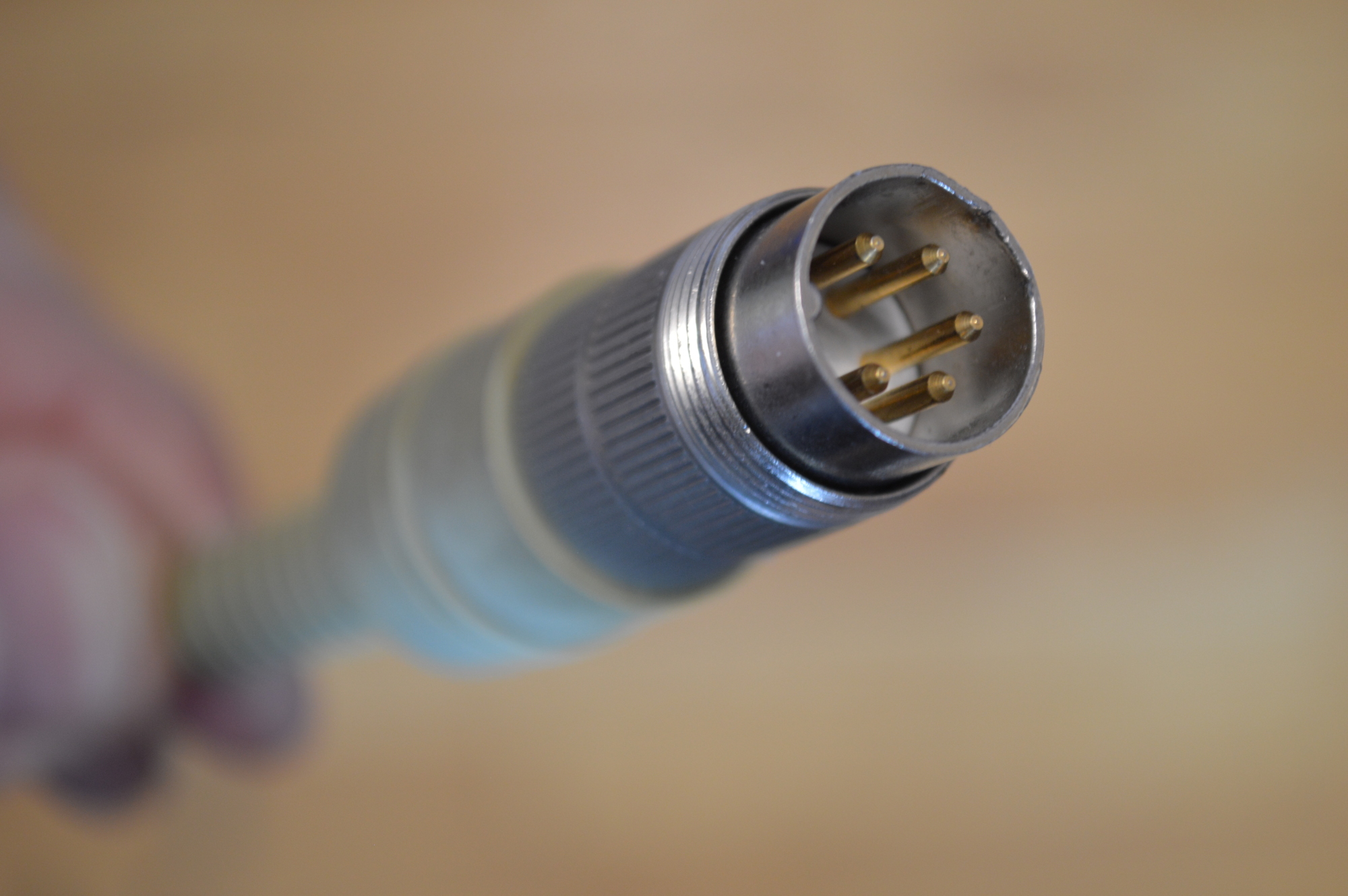 ibm_f122_connector_4.jpg